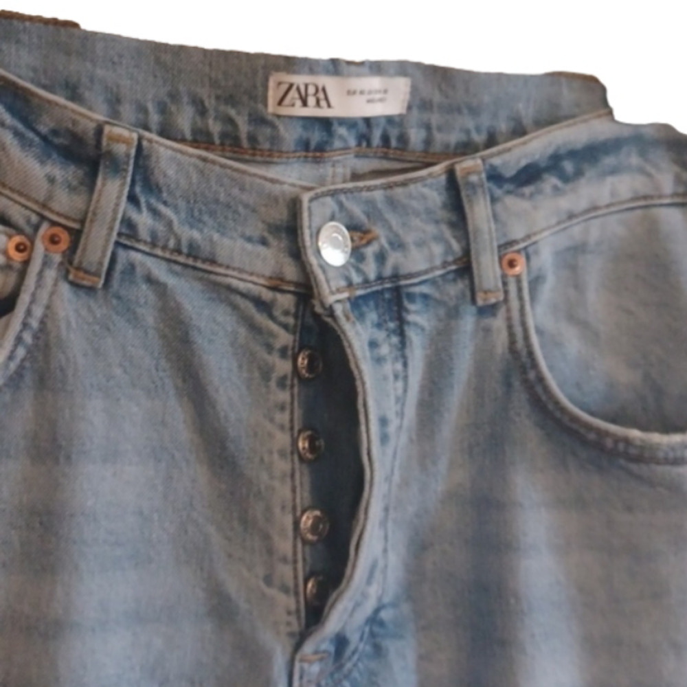 ZARA size 32( 12) lightwash buttonfly denim. Freyed hems. Great for school!! - Picture 4 of 11